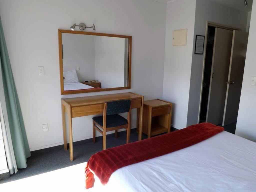 Karaka Tree Motel Taupomeer Buitenkant foto